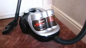 Aspirateur sans sac et son bac à poussière